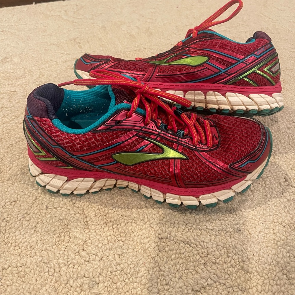 Brooks DNA womens athletic shoes size 10